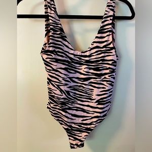 MAI DELUXE Bonita
Bodysuit SALE
Blush Zebra / M